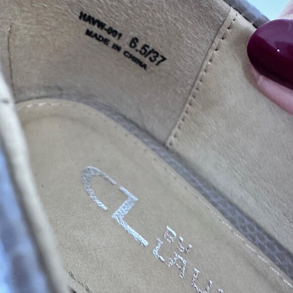 Neutral Textured Peep-Toe Wedge Size 6.5. From CL by Laundry - Picture 4 of 8